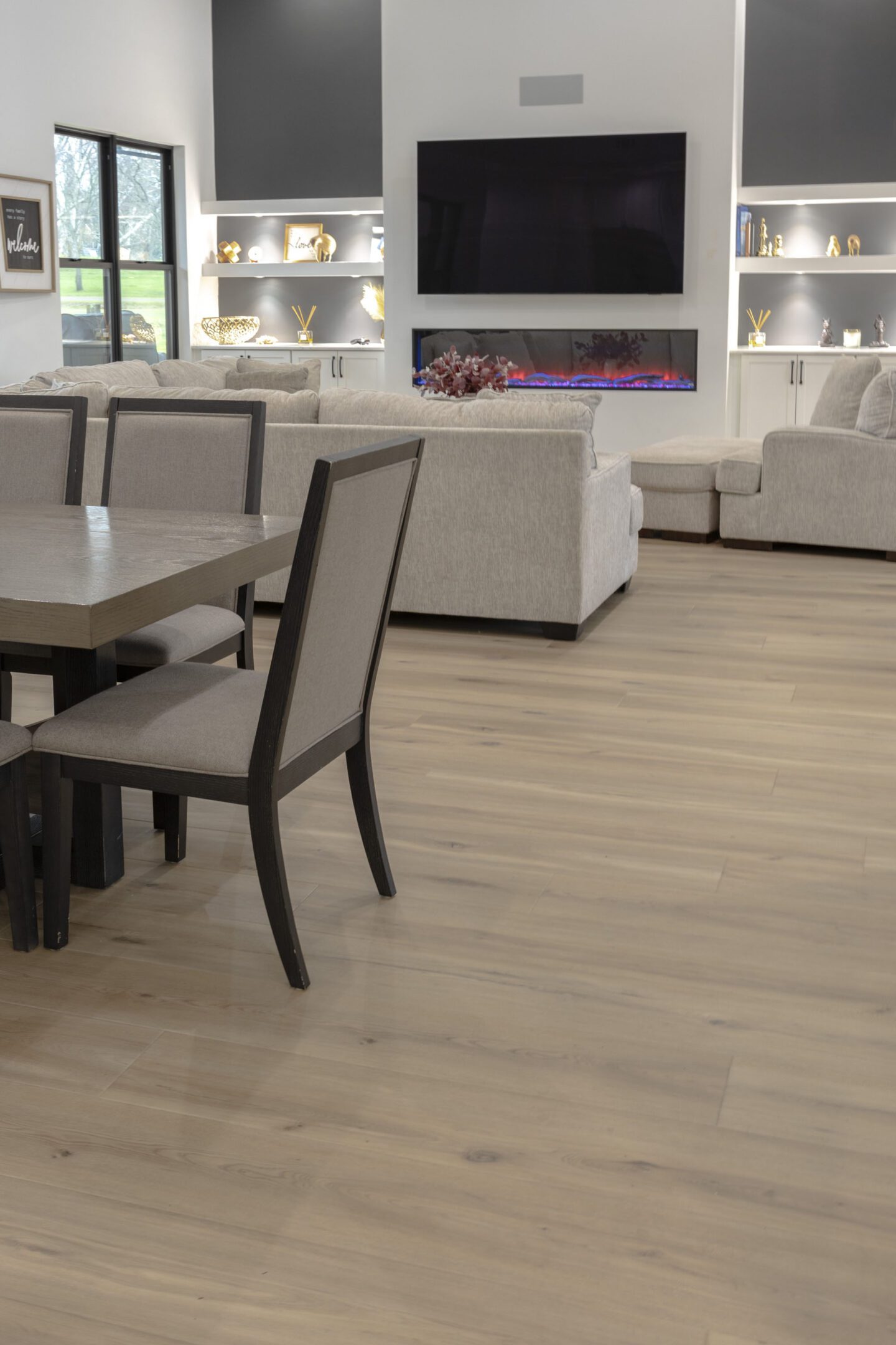 A dining room table and chairs in front of a fireplace.